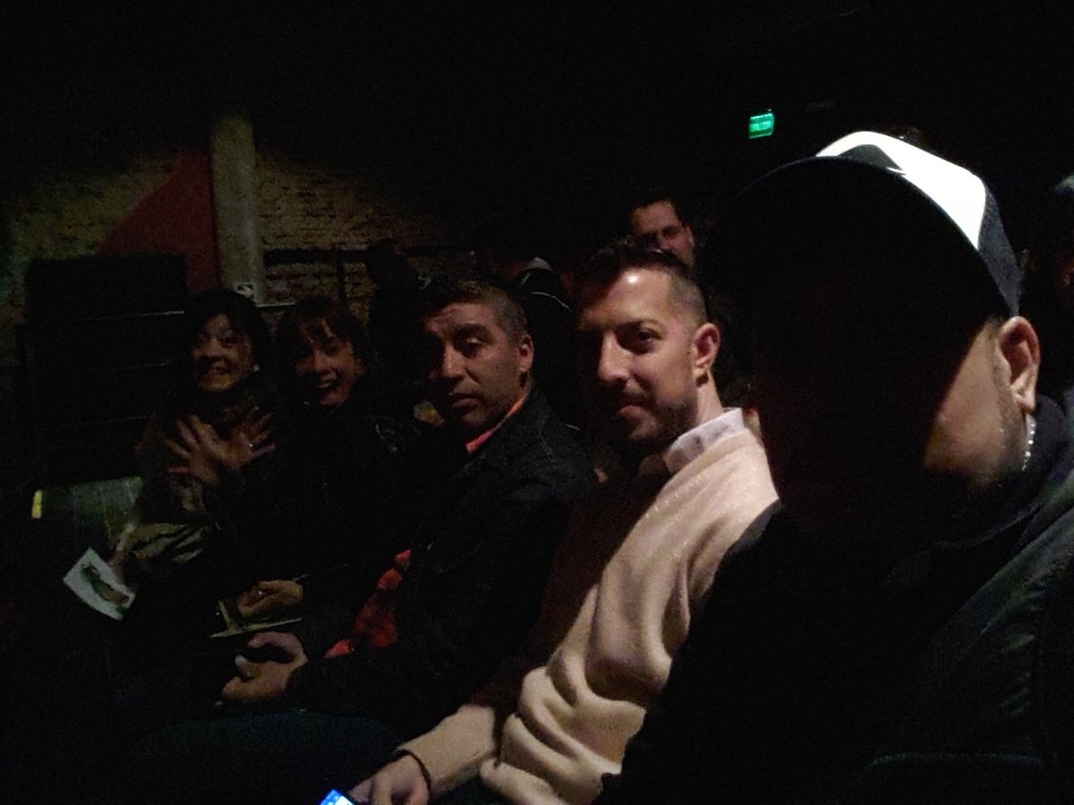 Gonzalofornari's tweet photo. Noche de teatro! A reir mucho con @AmericonesHumor #HombresBasicos estos la rompen de verdad! https://t.co/HgtjaZIRVk