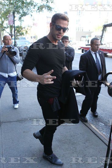 WLWParaguay's tweet photo. #PHOTO8 :: @willylevy29 out and about, New York, USA - 07 Oct 2016 by https://t.co/wYiO4yYXil https://t.co/gi6fB23D9J