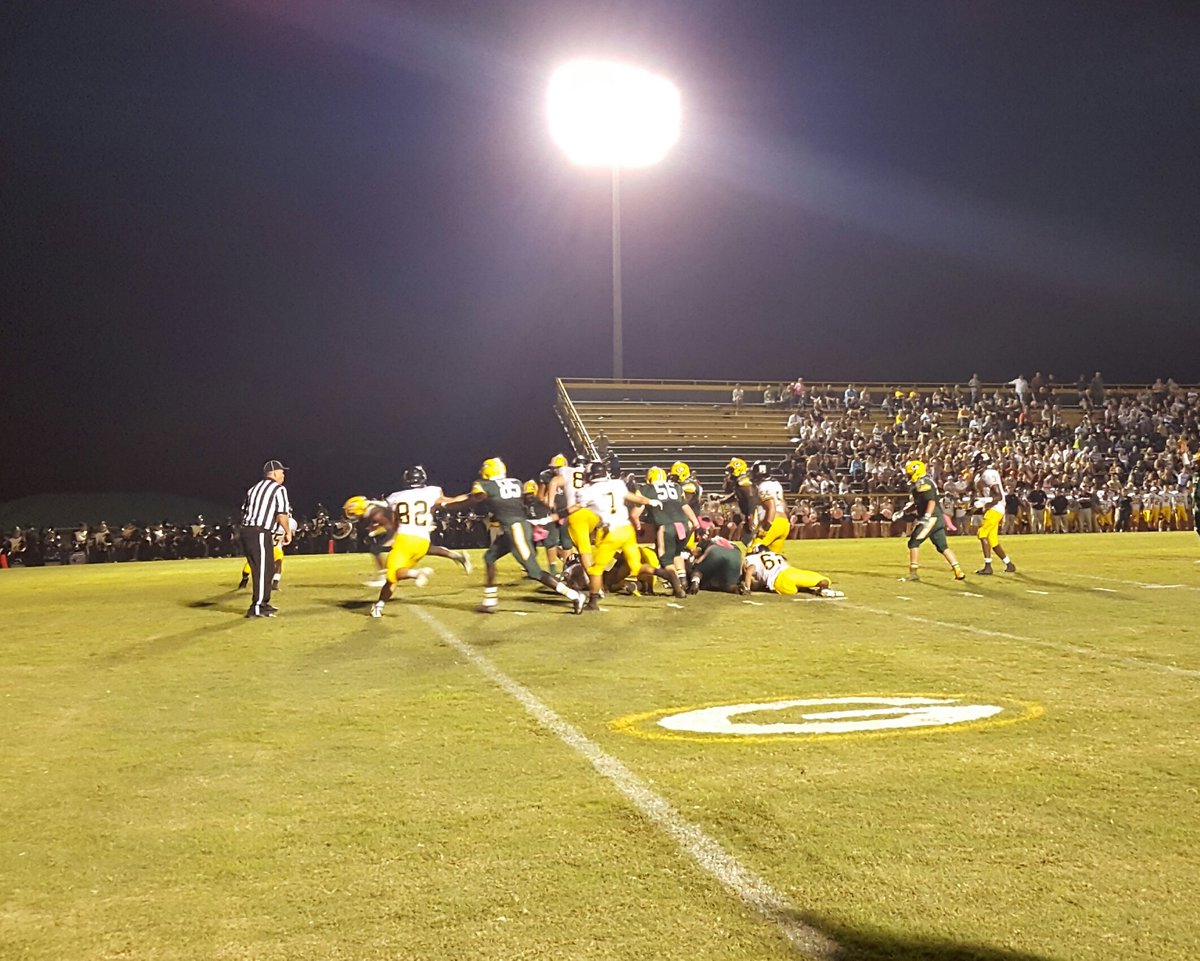 GlennWHunter's tweet image. @jpmason27 of @_GHS_Football scores to give Green Wave 21-6 lead over @hhscommandos w/ 1:36 left in 1st half. #MoPattonSports