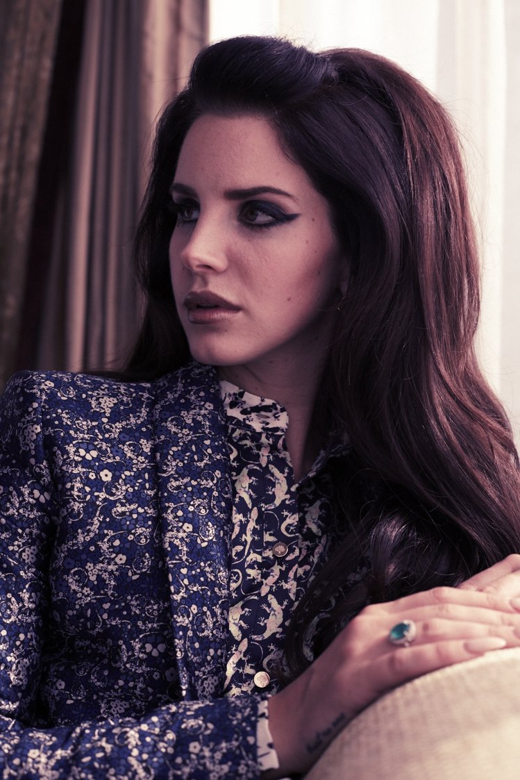 LanaDelReyWorld's tweet photo. 2013 For Vogue China by Wee Zhim https://t.co/GfeyP9Rbwk