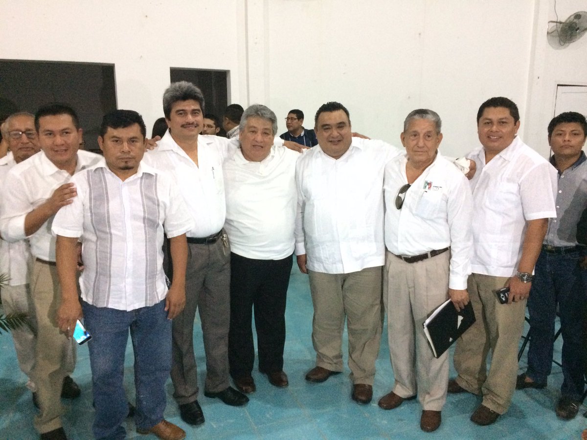CarrillOrtegon's tweet photo. Saludando al Lic. Mauricio Cel y al Profre. Eraclio Soberanis con los amigos Manuel Paz y Jorge Haas #CMPRI #3raSesionOrdinaria Escarcega https://t.co/imazuh69Ne