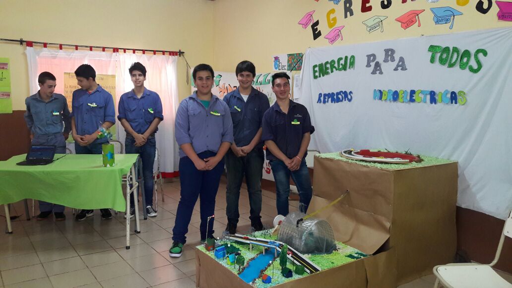 mariluleverberg's tweet photo. Expo anual #Epet14 #Capiovi felicitaciones a alumnos y profes! @udpm_misiones presente! @RosanaEAyala https://t.co/74DO3OZgKX