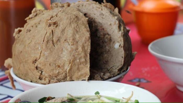 Bakso “Condong Raos” si Bakso Istigfar bit.ly/2bimDh8 #infoBDGkuliner