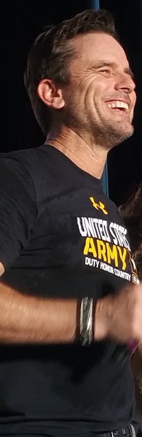 icyblues79's tweet photo. When @CharlesEsten performs he always spreads smiles 😊 #NationalSmileDay, #EverySingleFriday, and #FreakingDeaconFriday 🎶🎤🎸😊💃 @Grateful24x7 https://t.co/SpUxPCX0My