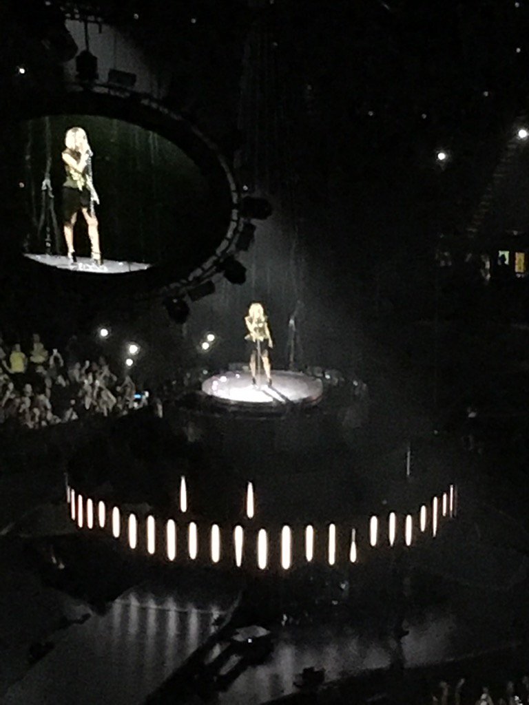 StaceySnyder's tweet photo. #TheStorytellerTour @carrieunderwood #delight #entertain #tellstories #makeournight #iowa https://t.co/7k0aOJTcvD