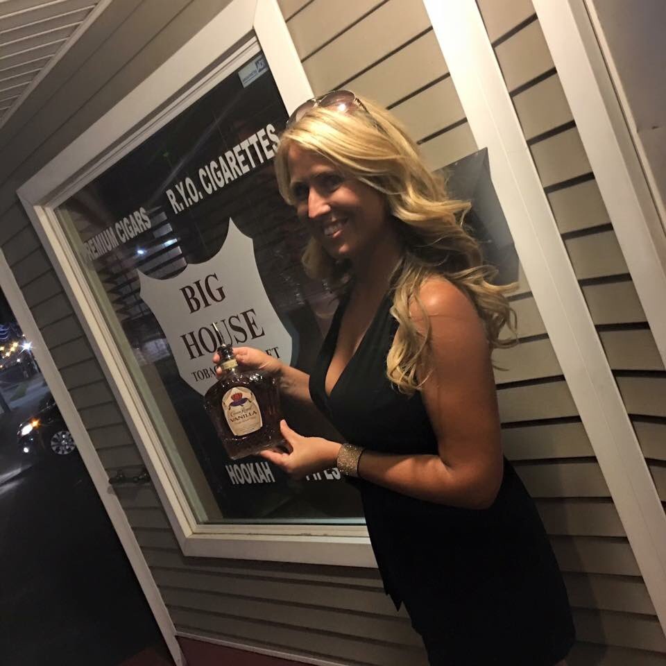 BigHouseTobacco's tweet photo. #getitherefirst #crownroyalvanilla #crownroyal #whiskey #bhto #cigarbar #whiskeymakesmehapoy #sotl #botl #tamarocks https://t.co/nwvJStfZpM