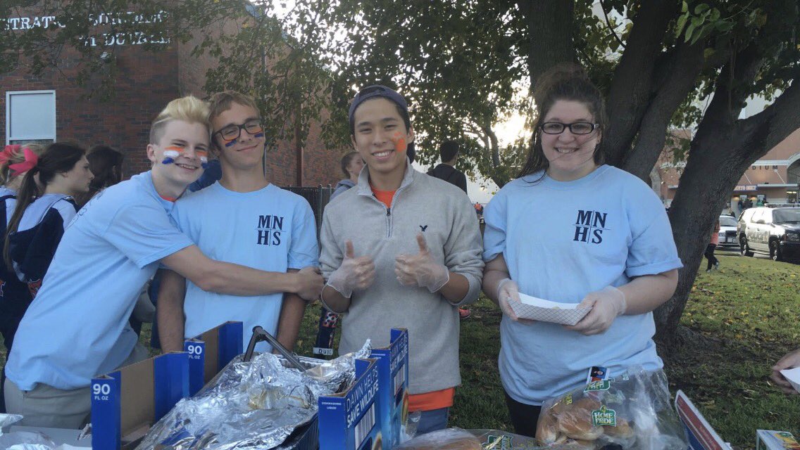 Teacher Tailgate was a SUCCESS! A HUGE thank you to our administrators, helpers, &amp; most importantly, our spectacular teachers!!🔹🐾🐾🔸