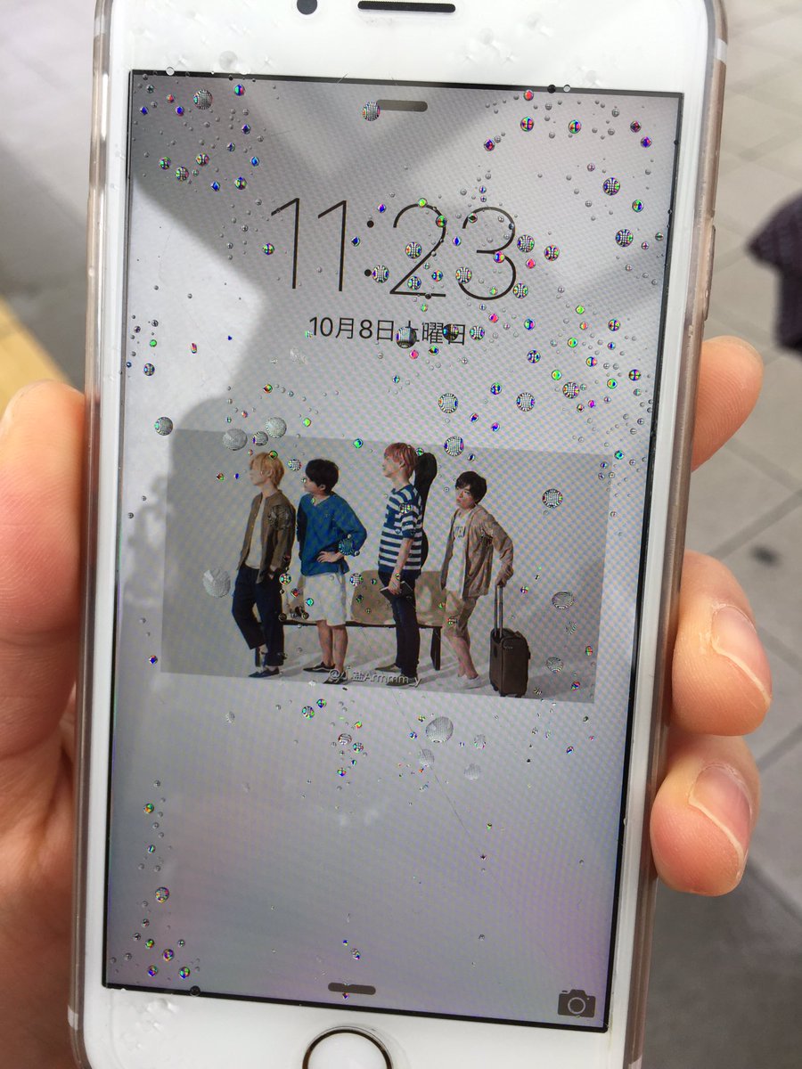 inoumijump's tweet photo. 新横浜駅のフジビューホテルの前にIphoneが落ちていました。
雨で水没しそうだったので拾いました。
待ち受けがJUMPだったのでとびっこさんかなと思いコンサートの事務局に預けました。
見た人拡散お願いします。
#JUMP
#横アリ https://t.co/KOorHjb5bR