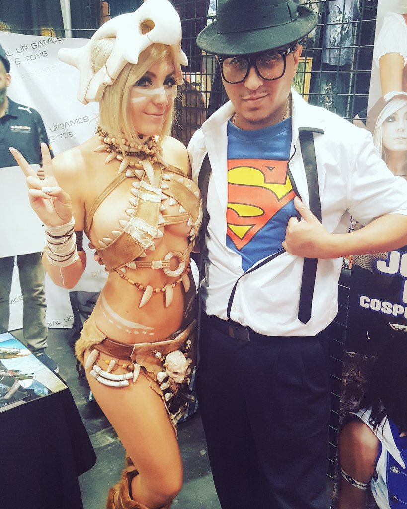 AntFame777's tweet photo. With #JessicaNigri #Cosplayer #Gamer βπ #ComicCon #nycc2016 #ClarkAnt aka #Superman ππ₯π«πππ https://t.co/6bAeJaeGxK