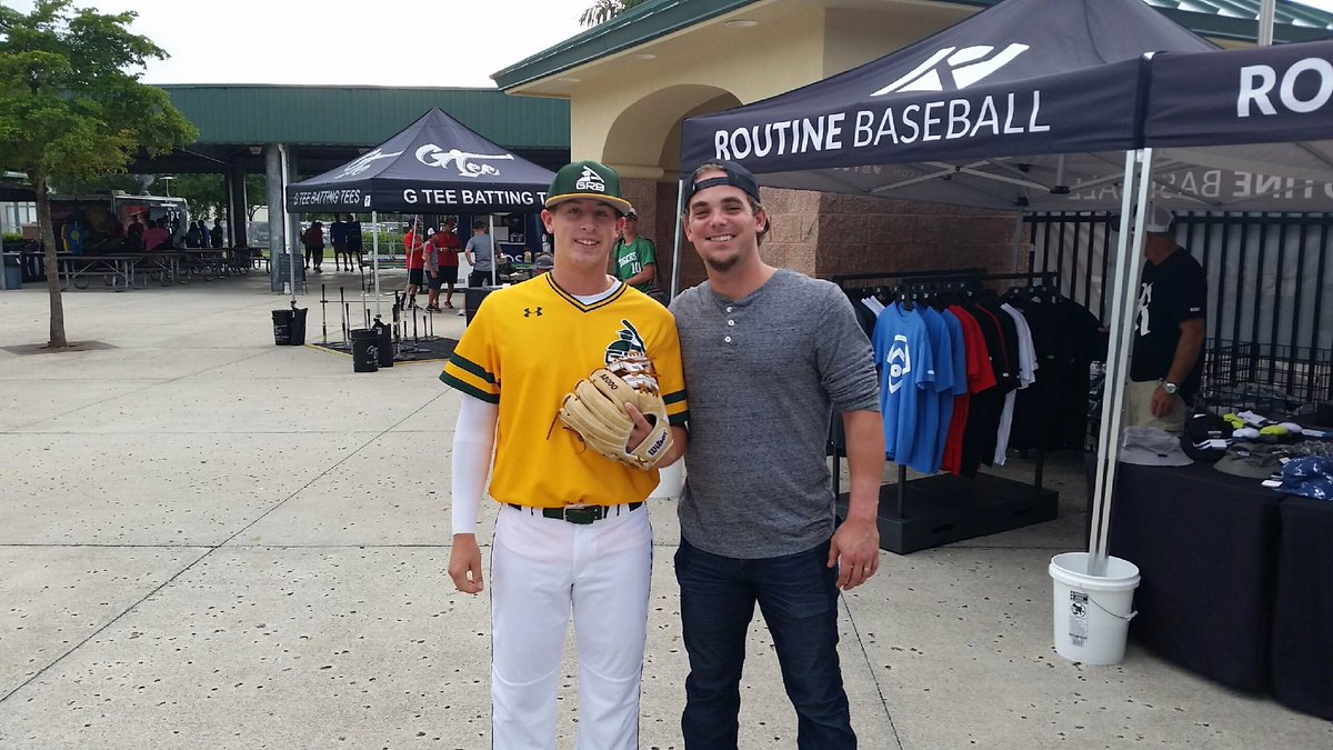 Great to meet <a href="/Sgennett2/">Scooter Gennett</a> at <a href="/RoutineBaseball/">Routine Baseball</a> Awesome baseball advice ⚾️️ @PGWWBA <a href="/PerfectGameUSA/">Perfect Game USA</a>