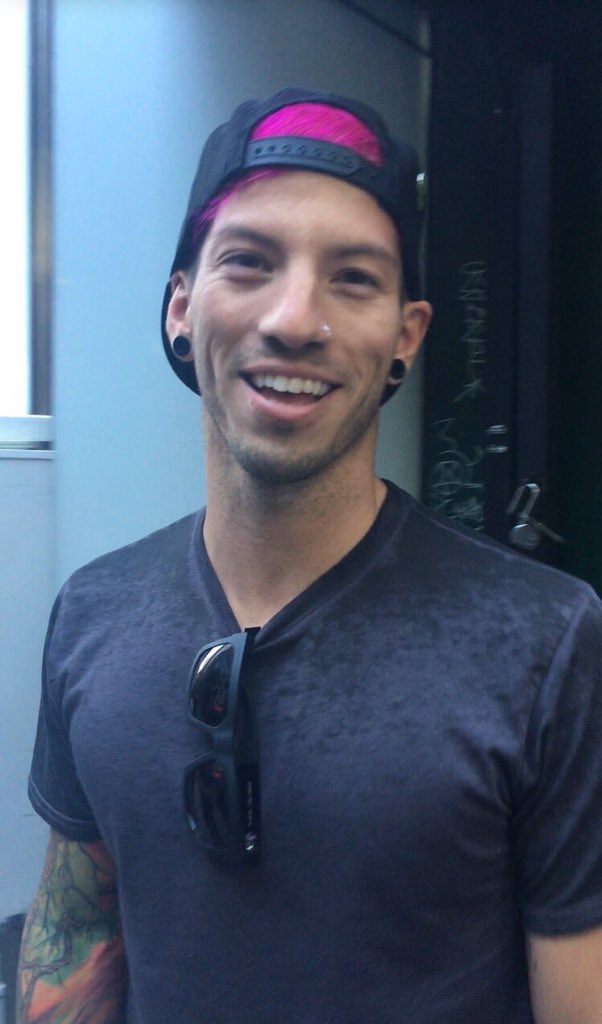 rawfearmovesme's tweet photo. Honestly @joshuadun is 90% the reason I have this hair color. https://t.co/VBaCj6XaBz