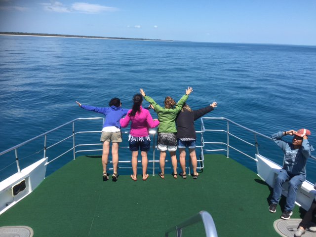 QuickCatII's tweet image. Girls having fun heading to kingfisher after an incredible whale watch @QuickCatII #visitfraserisland #Visitfrasercoast #thisisqueensland