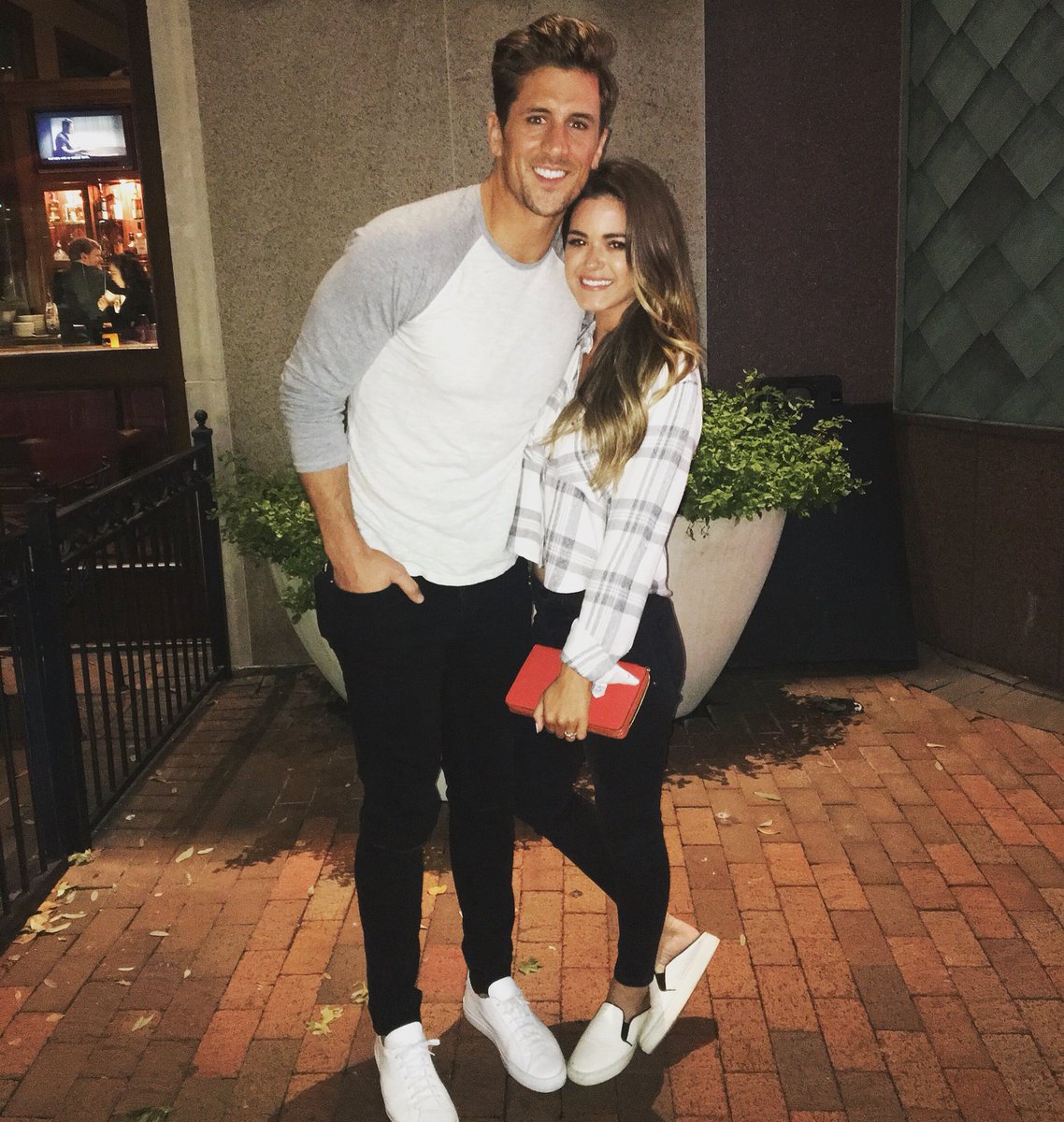 familyweekend - JoJo Fletcher - Jordan Rodgers - FAN Forum - Discussion - #9 - Page 8 CuNt9K6WcAAGxn8