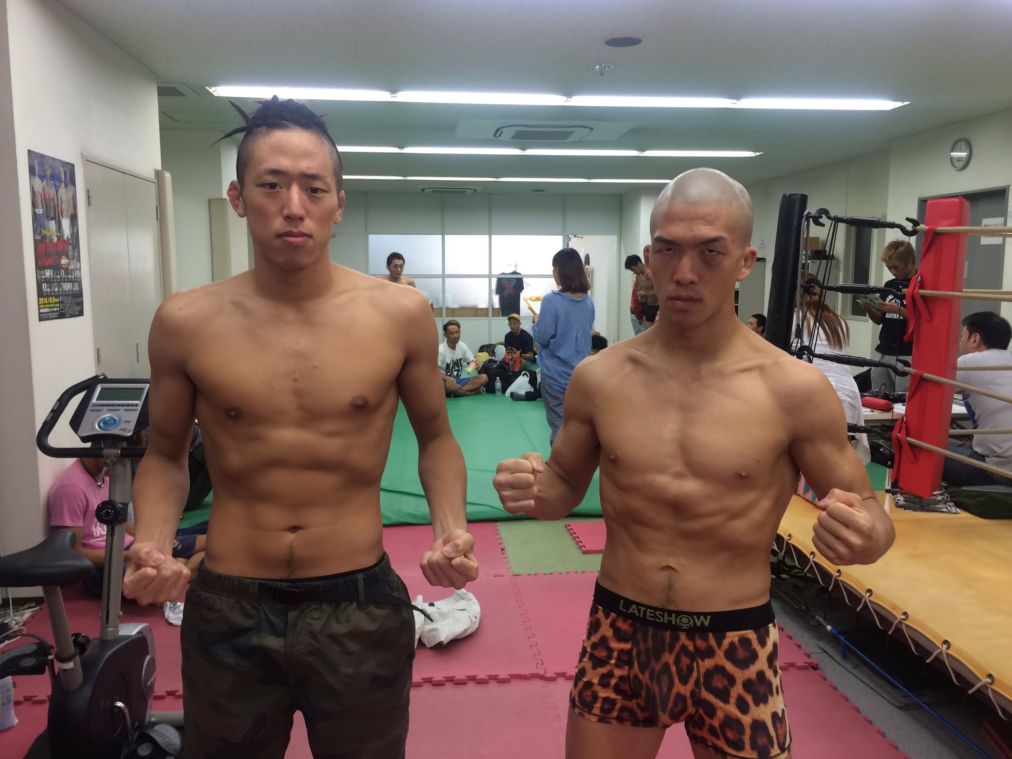 Kenichi Miyake A Twitter 明日のdeep大阪大会に出場するパンクラス大阪稲垣組 藤崎航汰 三村亘選手計量パス Deepフェザー級 岩本達彦 Blows Vs 藤崎航汰 パンクラス大阪稲垣組 Deepバンタム級 中村公彦 総合格闘技闇愚羅 Vs 三村亘 Kenichi Miyake A Twitter 明日のdeep大阪大会に出場するパンクラス大阪稲垣組 藤崎航汰 三村亘選手計量パス Deepフェザー級 岩本達彦 Blows Vs 藤崎航汰 パンクラス大阪稲垣組 Deepバンタム級 中村公彦 総合格闘技闇愚羅 Vs 三村亘