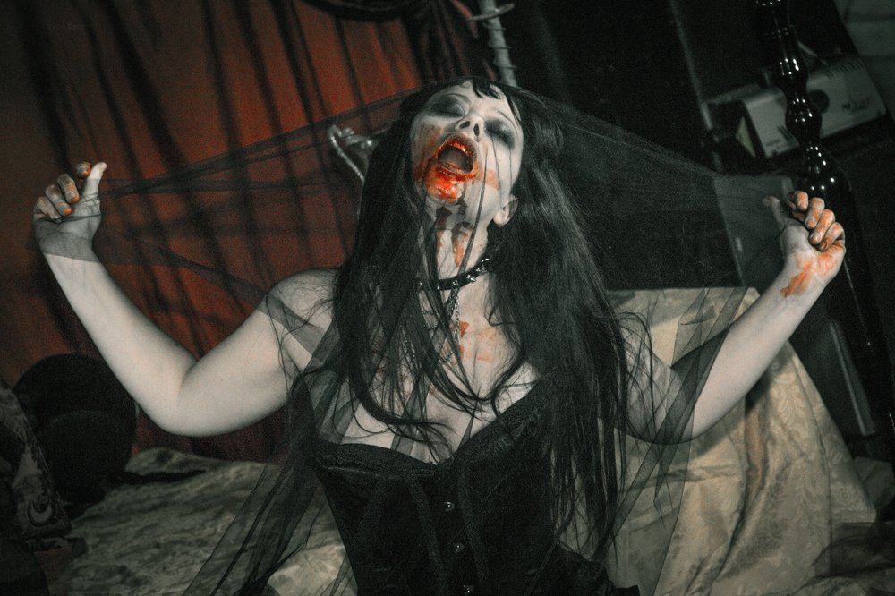 XanderPhSharing's tweet photo. Now on BentBox #modelfemale #vampire #femalevampire #bloold #darkness #alternativeshooting #alterna... https://t.co/SERrYDtLQ4