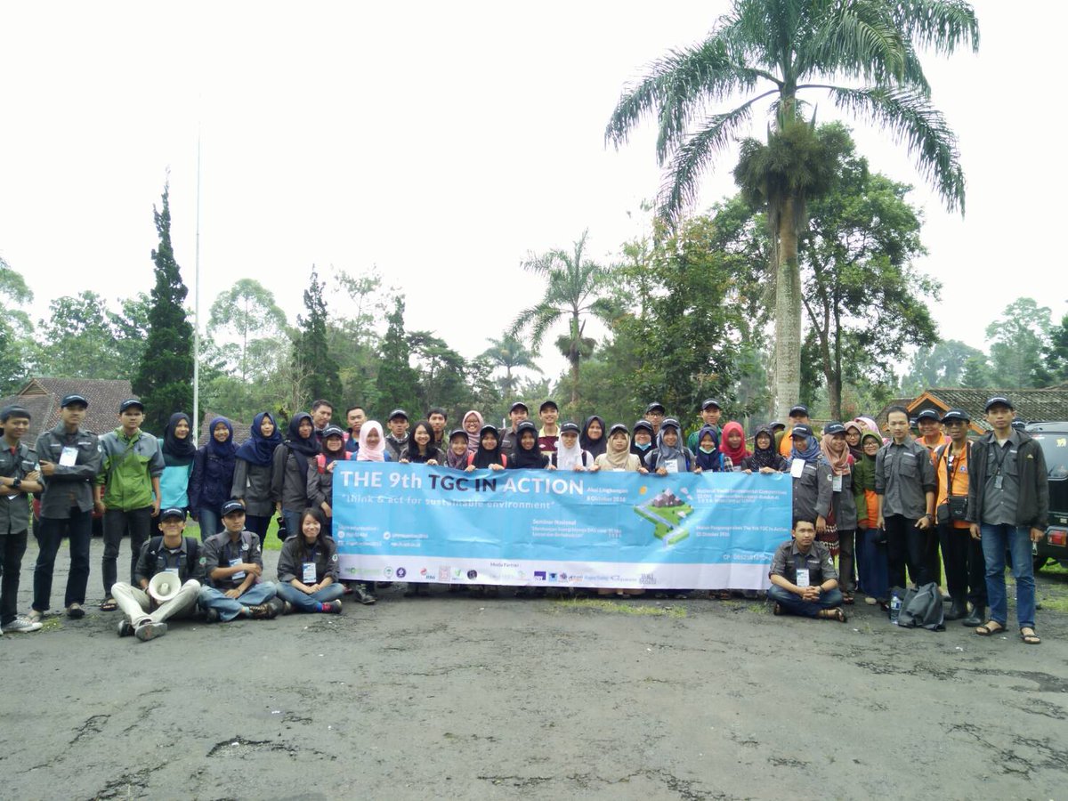 tgcinaction2017's tweet photo. [LIVE REPORT] Now! foto bersama AKSI LINGKUNGAN the 9th TIA 2016 :) 
#ini aksiku, mana aksimu ?
#The9thTIA2016 https://t.co/z9FKn8DeIM