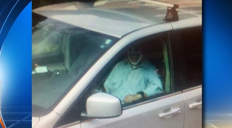 #weirdnews Cops plan to charge dad who followed school bus in scary clown mask bit.ly/2dB3NBv?utm_me… https://t.co/9HWy1qYFIO