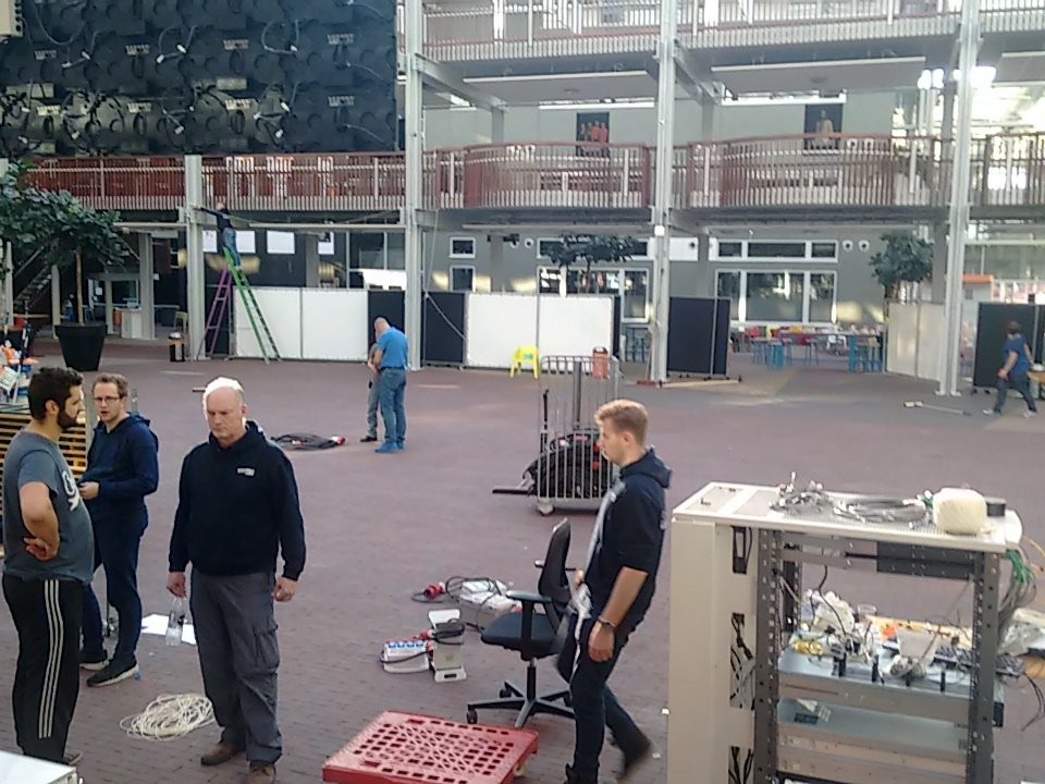 DeltionLAN's tweet photo. Het plein is weer bijna leeg. Traditioneel tosti's eten met de crew straks! https://t.co/BMVzNuHfhF