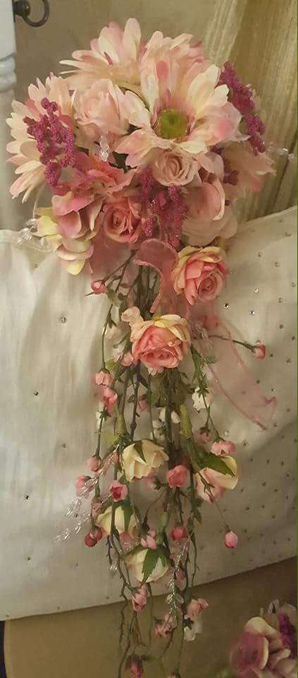 SarasGowns's tweet photo. Beautiful Bridal flowers available too. We offer a complete package at Saras Gowns. #completingthedream #Bridal #Wedding #Norfolk https://t.co/2ohtCpW4rw