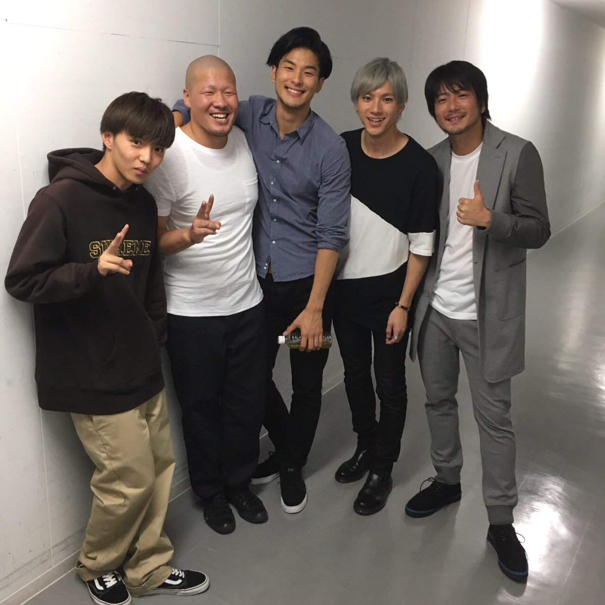 山田裕貴 昨日は High Low Red Rain 前夜祭で 舞台挨拶に鬼邪高校乱入させて頂きました オールナイト応援上映すごい お客さんのワードセンスとツッコミセンス高過ぎる 佐藤大樹くん ハイロー脚本家 平沼さんも一緒に High Low High Lowtheredrain