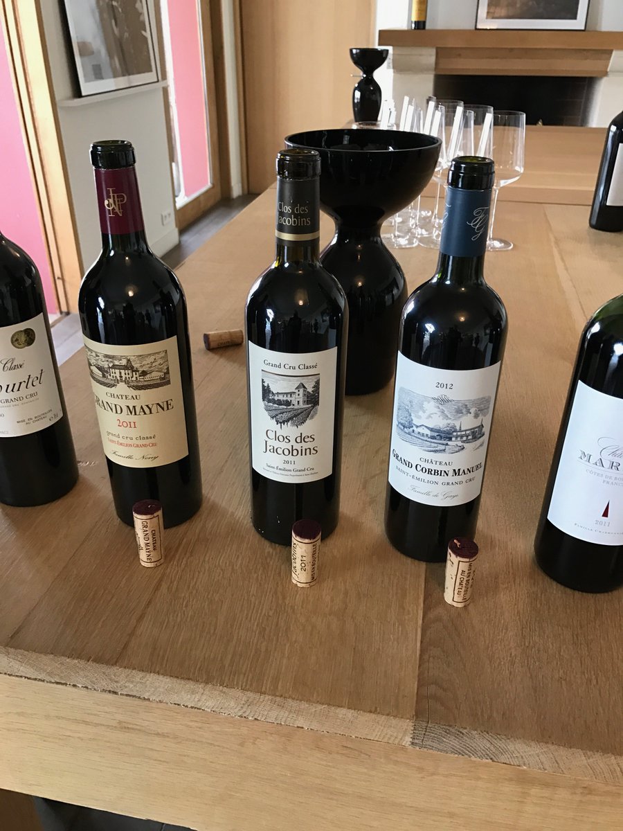 ClosJacobins's tweet photo. Belle journée #BO2Vendanges2016 chez @basetess à @Lafonrochet avec nos amis blogueurs @drinkabeat
#BO2 #ClosdesJacobins #vendanges https://t.co/L04KUdfyky