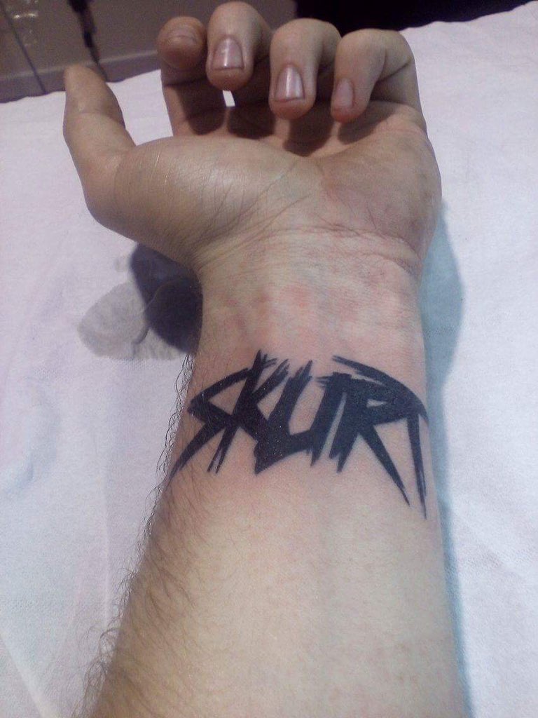 Darkpack_asso's tweet photo. On sait que vous êtes très chaud pour la skurt! Certains se font même tatouer! #12/01 #inox #darkpackrules #dubstep https://t.co/w8ifq3kxIN