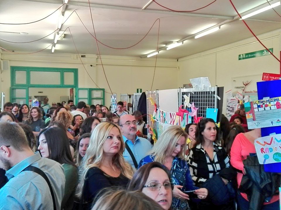 Rosy_FMDigitale's tweet photo. #cittaeducativa affollata di giovani menti e belle idee. #premiovolontari @fmdigitale https://t.co/BXyBizzSJF