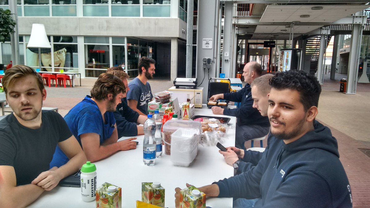 DeltionLAN's tweet photo. Tosti's!! #deltionlan https://t.co/IN2VEtAdmL