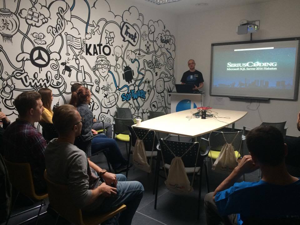 SiriusCoding's tweet image. II część warsztatów podczas #siriuscoding #hackathon - Marcin @SQLExpert_pl mówi o #ranalytics, a Maciek Szymański prezentuje #tsql