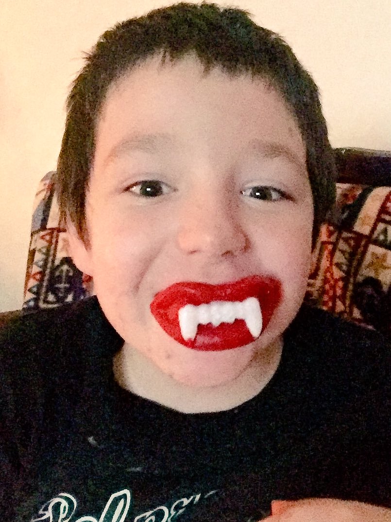 Princess_WVU's tweet photo. #waxfangs #coolMom #autism https://t.co/9bIVeYpw5U