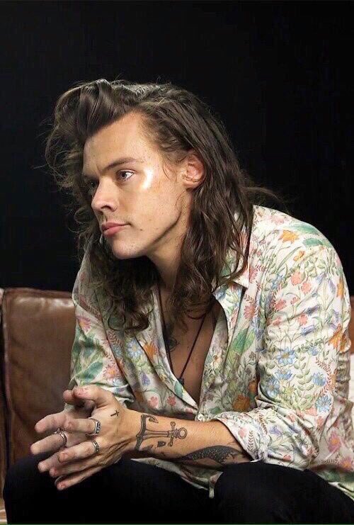 appreciatinghaz's tweet image. if harry styles packaged his sweat and sold it as highlighter i would pay millions (i don't wear makeup)