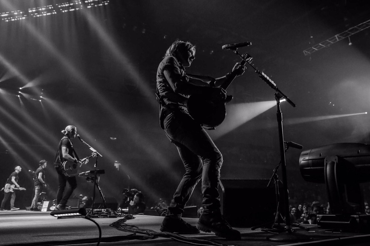 KeithUrban's tweet image. SIOUX CITY!!! U CAME, U SAW, U SWEATED, U SANG, U DANCED URE ASSES OFF AND I LOOOOOVED IT!!!! - KU #ripCORDWorldTour