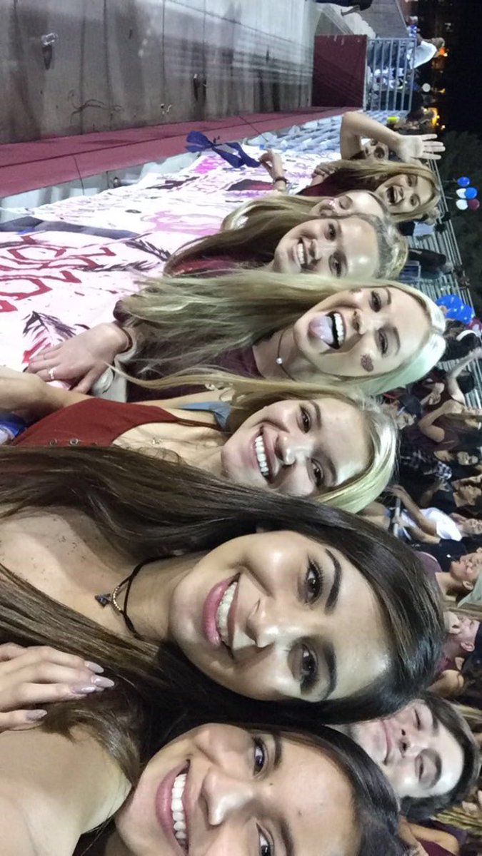 KathrynDreiske's tweet photo. It's all fun and games until you rip a hole in the backside of your jeans❤️💙 #LQwhatwhat https://t.co/niD7pTSHHV