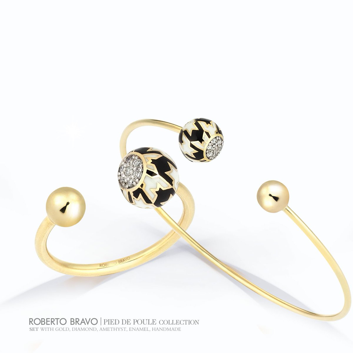 robertobravoRB's tweet photo. Weekend w/ black and white details 💙
#pieddepoule #collection #robertobravo #bravorobertobravo #inspiringjewellery #iloverb #diamonds #gold https://t.co/w1LBVNtCgZ