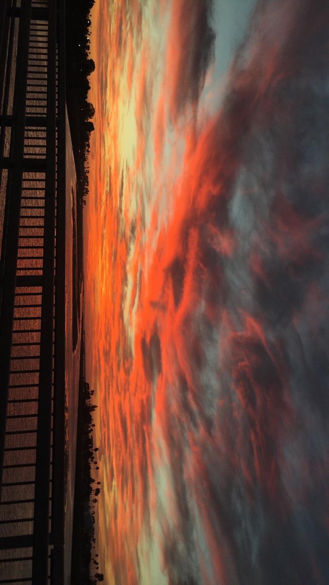 UCSDSailing's tweet image. Sunset on mission bay... so lucky to be sailing here!