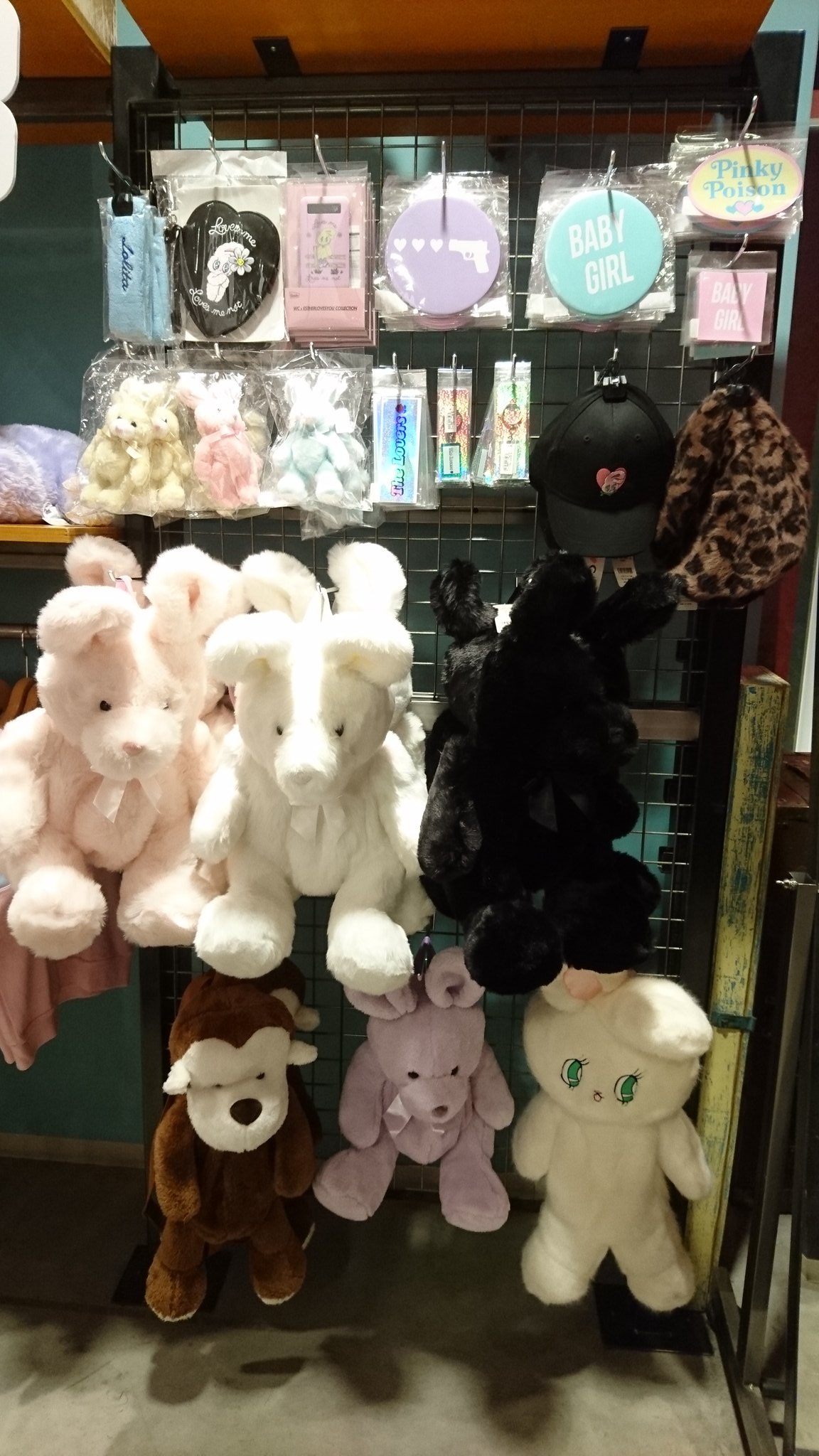 Wego 札幌エリア Twitterissa 札幌店 札幌店限定 W Cアイテム 種類豊富に好評販売中 ファンシーな小物類からバッグ キャップ シューズ カットソー スカート アウターまで すみれのオススメは 3990 別税 のうさぎヌイグルミリュック Wego 札幌店