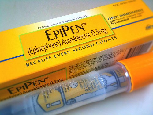 Epipen maker Mylan agrees to $465 million settlement bit.ly/2dzPrEN?utm_me… https://t.co/tqwOvDkfLb