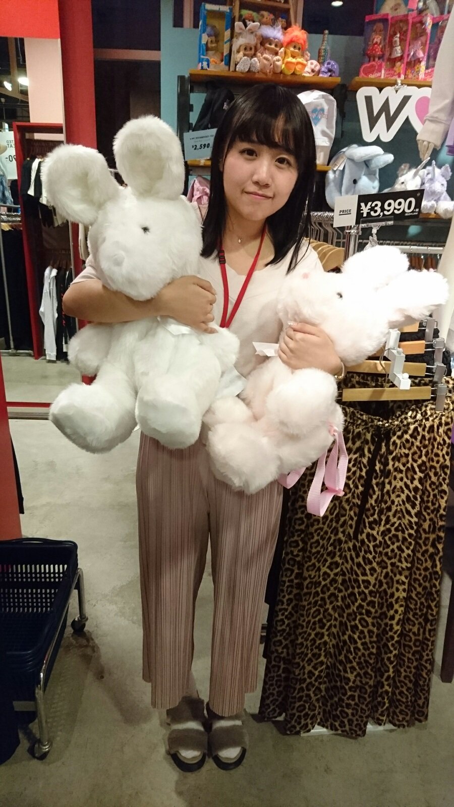 Wego 札幌エリア Twitterissa 札幌店 札幌店限定 W Cアイテム 種類豊富に好評販売中 ファンシーな小物類からバッグ キャップ シューズ カットソー スカート アウターまで すみれのオススメは 3990 別税 のうさぎヌイグルミリュック Wego 札幌店