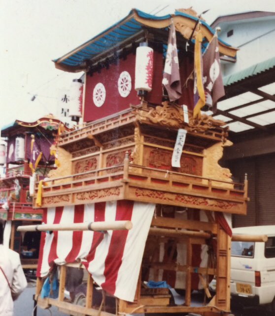 伊曽乃神社祭礼 常盤巷屋台 製作年 昭和57年 彫刻 土井工雪 大工 金森正一 昔は 昭和 屋台をぶつけ合い喧嘩 をしていたようです 喧嘩屋台としても知られていると思います 最近では水引幕が変わり綺麗で迫力のあるものに変わっていました 常盤巷は 伊曽乃神社祭礼 常盤巷屋台 製作年 昭和57年 彫刻 土井工雪 大工 金森正一 昔は 昭和 屋台をぶつけ合い喧嘩 をしていたようです 喧嘩屋台としても知られていると思います 最近では水引幕が変わり綺麗で迫力のあるものに変わっていました 常盤巷は