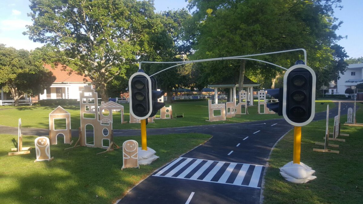 Barney_Mitton's tweet image. Ready to start #bikehack. Finding solutions through collaborative thinking. #CoCreate2move @BikeHackCT @cocreateSA @KenilworthRaceCourse