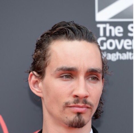 TheSheehab's tweet photo. More info about #3Summers plot,being an extra & filming with Robert Sheehan & others here https://t.co/XP5JJWDF81 https://t.co/0a2tBjHned