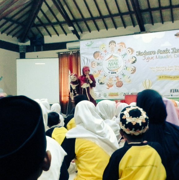 Ada Ina mau bagiin hadiah buat adek2 #JamboreAnakIndonesia2016 @DD_Volunteer bareng kak <a href="/lulususanti/">lulu susanti</a>