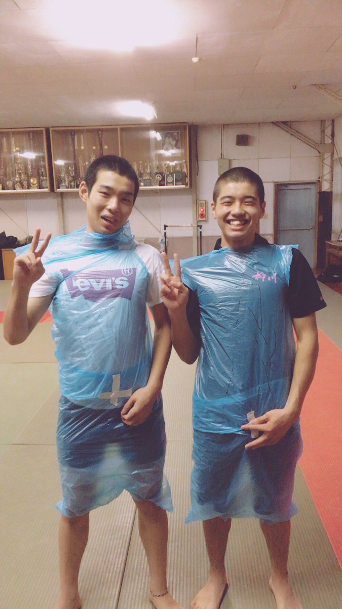 AKMS781's tweet photo. さぁてと今日はこれをカッパがわりにして帰りますか😂😂爆笑

#いいカッパだと思ったらRT https://t.co/5S0dPlOcSp