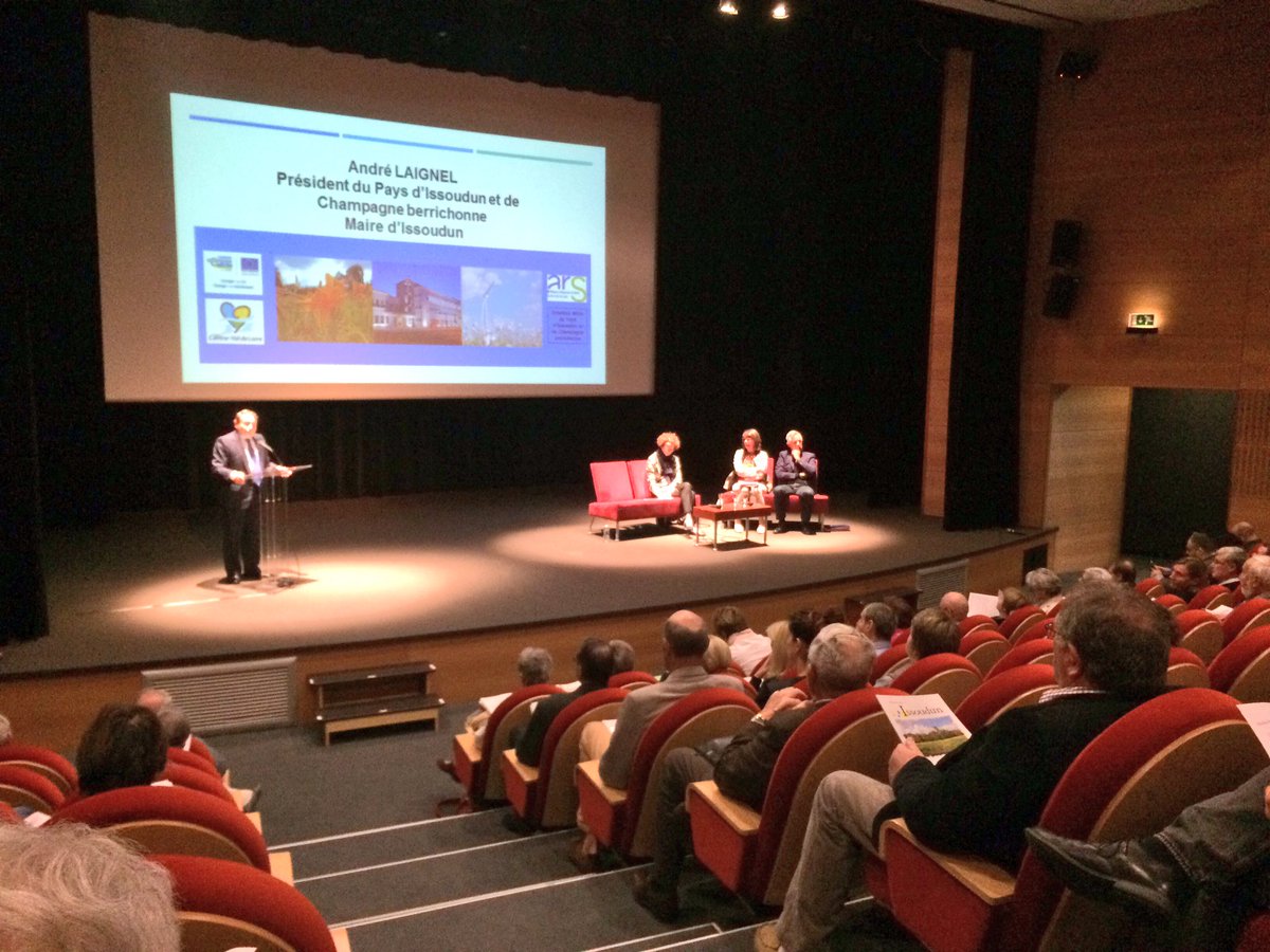 Au Forum des acteurs de santé, pré-bilan du Contrat Local de #Santé . 63 fiches action, 30 initiées, 13 en cours. Un outil essentiel.