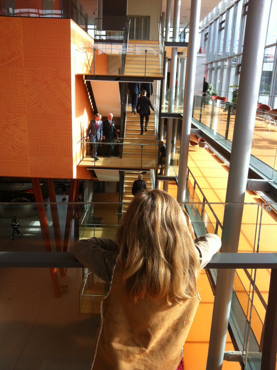 fm_key's tweet photo. The Swedish king visits Svante at MPI EVA. My daughter (a little princess) is excited…first time seeing a real majesty. #SweDE2016 #Leipzig https://t.co/oTbwZ4aDwH