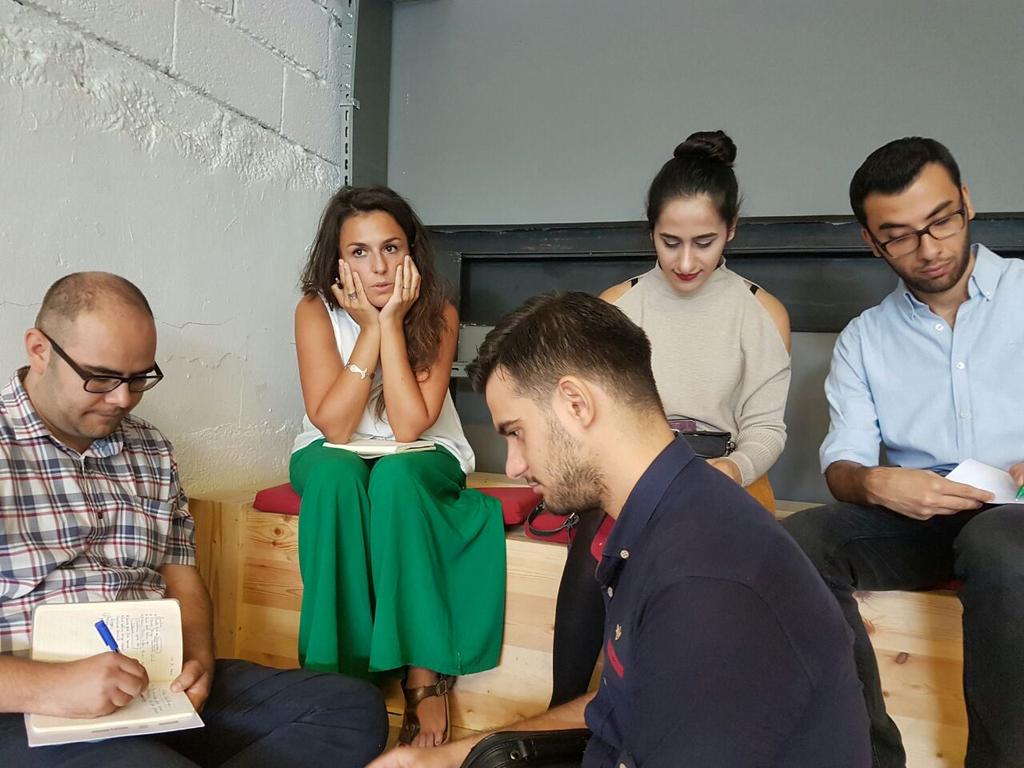 haticeazin's tweet photo. "Neden gönüllü olamıyoruz?" mevzu çok derin 😁😁 @AkademiSivil https://t.co/TTeYAlV3MV