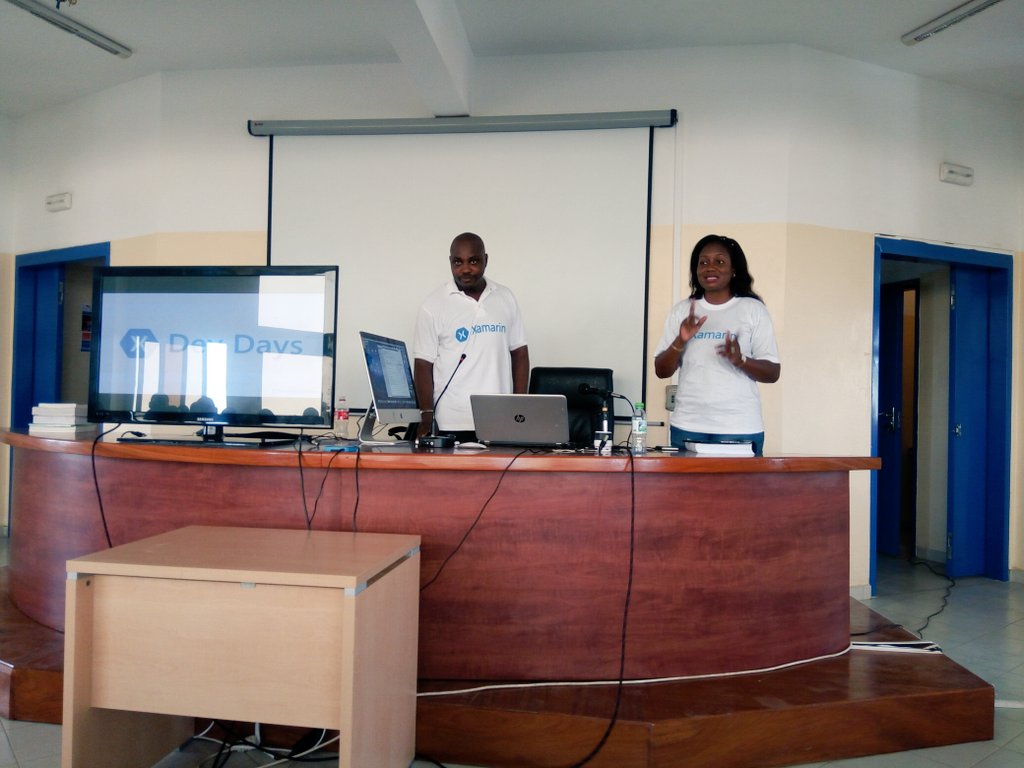hamadaoud's tweet photo. Présentation de Microsoft pour Starutup.
@djibox 
@iandiaye 
#XamarinDevDays 
#Microsoft 
#Azure https://t.co/PNbDz33X25