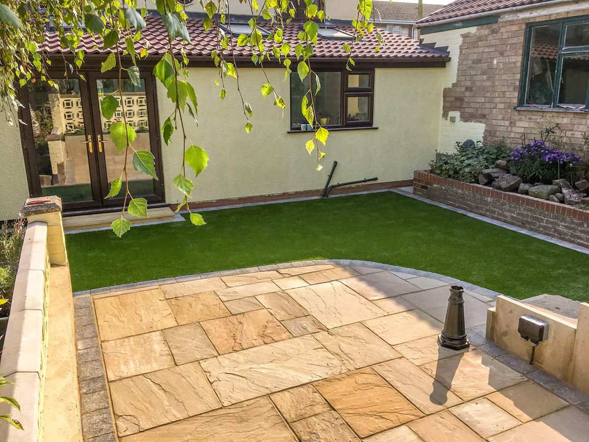 LH_Robinson's tweet photo. Some photos of our latest garden makeover - patio, walling and an artificial grass lawn. https://t.co/Nas8MDeC1b
