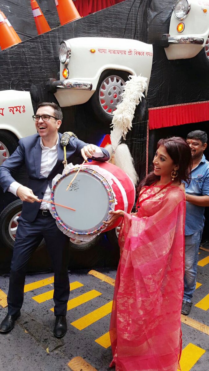WithLovePaoli's tweet photo. We captured some fun moment in between serious judging!!#Telegraph #TrueSpirit #Puja2016 #PujaDairy https://t.co/I1dHDJhCre