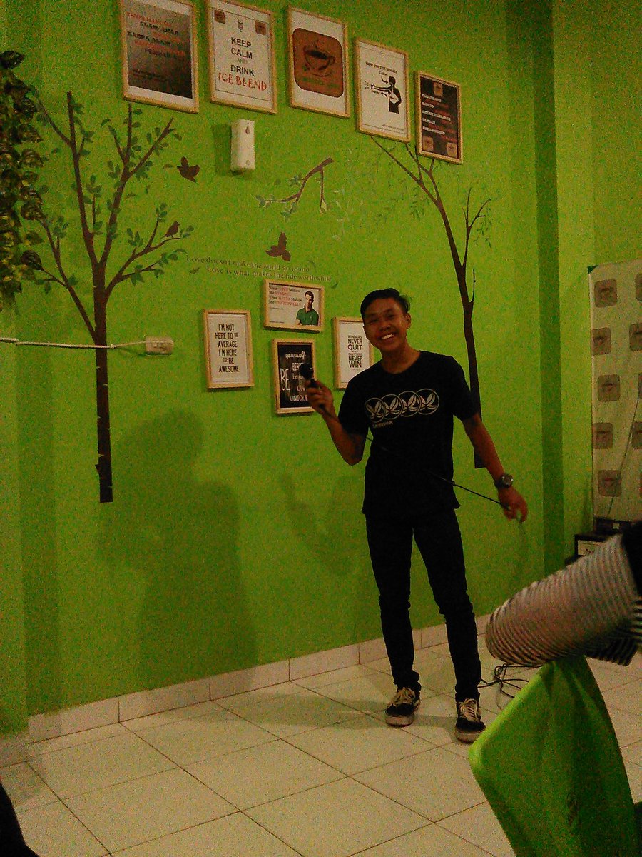 Hey guys
Open mic psw udh mulai
Ada Vicky bahas kondangan